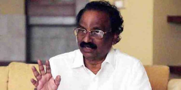 കൊല്ലാന് വേണ്ടി യുഡിഎഫ് മണ്ണെണ്ണ ഒഴിക്കുകയാണെന്നു എ.കെ ബാലന് കൊല്ലാന് വേണ്ടി യുഡിഎഫ് മണ്ണെണ്ണ ഒഴിക്കുകയാണെന്നു എ.കെ ബാലന്