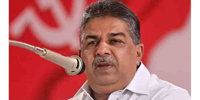 മുങ്ങിച്ചാകാന് നേരത്ത് തീവ്രവാദികളായ ഞങ്ങളെപ്പോലെയുള്ള ജനങ്ങളാ അവനെ രക്ഷിച്ചത് ; മന്ത്രിയ്ക്കെതിരെ വീട്ടമ്മ മുങ്ങിച്ചാകാന് നേരത്ത് തീവ്രവാദികളായ ഞങ്ങളെപ്പോലെയുള്ള ജനങ്ങളാ അവനെ രക്ഷിച്ചത് ; മന്ത്രിയ്ക്കെതിരെ വീട്ടമ്മ