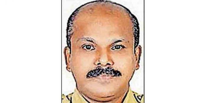വനിതാ ഡോക്ടറെ പീഡിപ്പിച്ച സിഐ എ.വി സൈജുവിനെ സസ്പെന്ഡ് ചെയ്യാന് ശുപാര്ശ ; അന്വേഷണം ക്രൈംബ്രാഞ്ചിന് വനിതാ ഡോക്ടറെ പീഡിപ്പിച്ച സിഐ എ.വി സൈജുവിനെ സസ്പെന്ഡ് ചെയ്യാന് ശുപാര്ശ ; അന്വേഷണം ക്രൈംബ്രാഞ്ചിന്