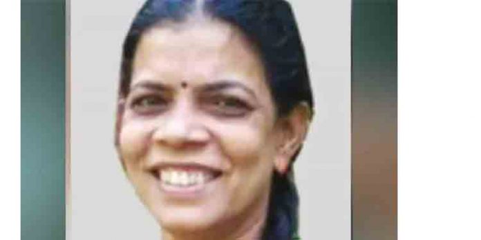 നിയന്ത്രണം വിട്ട കാര് സ്കൂട്ടറിലിടിച്ച് യുവതി മരിച്ചു നിയന്ത്രണം വിട്ട കാര് സ്കൂട്ടറിലിടിച്ച് യുവതി മരിച്ചു