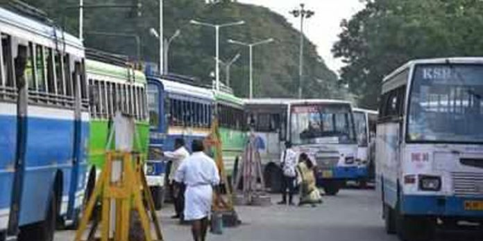 കോഴിക്കോട് കെഎസ്ആര്ടിസി മന്ത്രിയുടെ നിര്ദേശം അവഗണിച്ചു ; തിരുവനന്തപുരത്ത് സ്വകാര്യ ബസ്സുകള് സര്വീസ് നടത്തുന്നു കോഴിക്കോട് കെഎസ്ആര്ടിസി മന്ത്രിയുടെ നിര്ദേശം അവഗണിച്ചു ; തിരുവനന്തപുരത്ത് സ്വകാര്യ ബസ്സുകള് സര്വീസ് നടത്തുന്നു