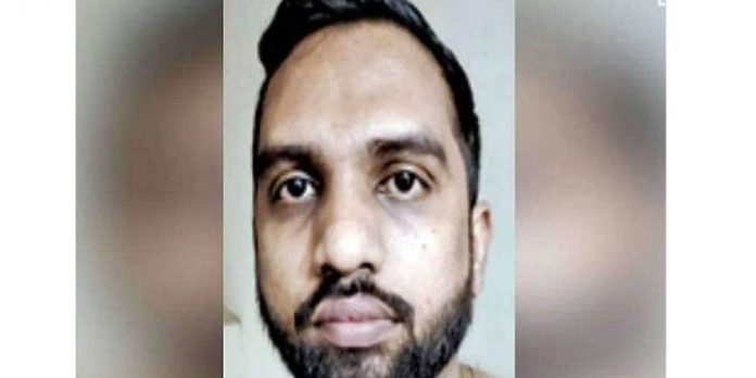 ക്ഷേത്രത്തിലെ തിരുവാഭരണം മോഷ്ടിച്ച കേസില് മുന് മേല്ശാന്തി പിടിയില് ക്ഷേത്രത്തിലെ തിരുവാഭരണം മോഷ്ടിച്ച കേസില് മുന് മേല്ശാന്തി പിടിയില്