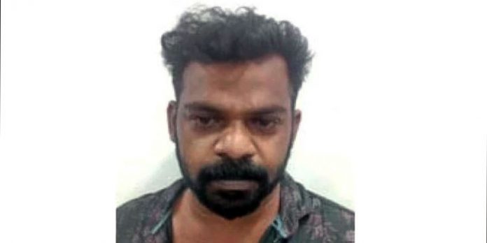 മൊബൈല് ഫോണും പണവും കവര്ച്ച ചെയ്ത കേസിലെ പ്രതിയെ പോലീസ് പിടികൂടി മൊബൈല് ഫോണും പണവും കവര്ച്ച ചെയ്ത കേസിലെ പ്രതിയെ പോലീസ് പിടികൂടി