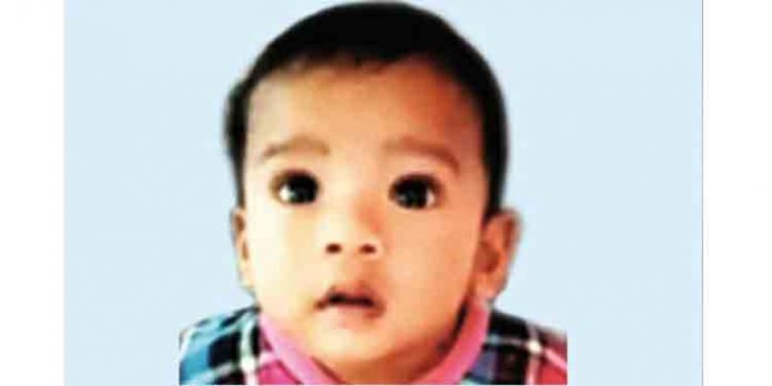 കളിക്കുന്നതിനിടെ തൊണ്ടയില് റബര് പന്ത് കുടുങ്ങി പിഞ്ചുകുഞ്ഞ് മരിച്ചു കളിക്കുന്നതിനിടെ തൊണ്ടയില് റബര് പന്ത് കുടുങ്ങി പിഞ്ചുകുഞ്ഞ് മരിച്ചു