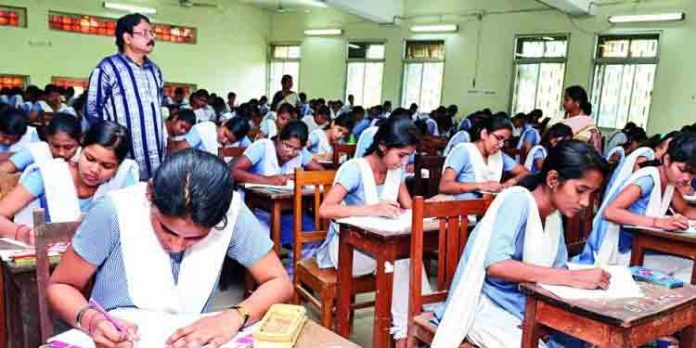 ഒരുക്കങ്ങള് പൂര്ത്തിയായി ; എസ്എസ്എല്സി, പ്ലസ് ടു പരീക്ഷകള്ക്ക് നാളെ തുടക്കം ഒരുക്കങ്ങള് പൂര്ത്തിയായി ; എസ്എസ്എല്സി, പ്ലസ് ടു പരീക്ഷകള്ക്ക് നാളെ തുടക്കം