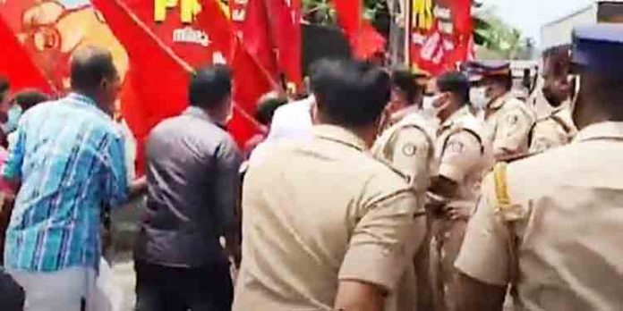 വെഞ്ഞാറമൂട്ടില് സി.പി.എം- സി.പി.ഐ പ്രവര്ത്തകര് തമ്മില് സംഘര്ഷം വെഞ്ഞാറമൂട്ടില് സി.പി.എം- സി.പി.ഐ പ്രവര്ത്തകര് തമ്മില് സംഘര്ഷം