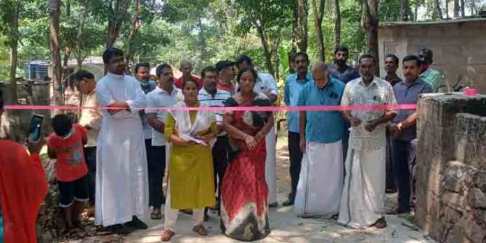 പൂഴിക്കുന്ന് പള്ളിപ്പടിപീടികയിൽപടി റോഡ് ഉദ്ഘാടനം ചെയ്തു പൂഴിക്കുന്ന് പള്ളിപ്പടിപീടികയിൽപടി റോഡ് ഉദ്ഘാടനം ചെയ്തു
