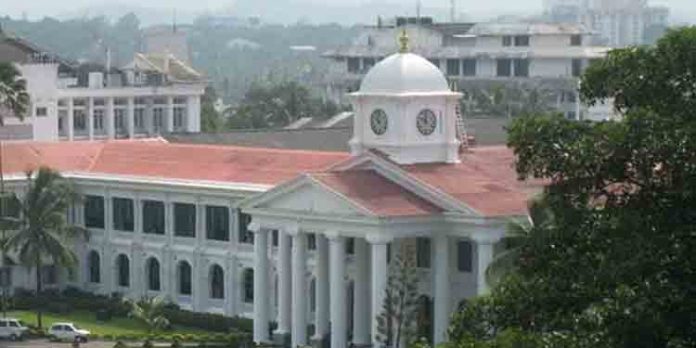 പൊതുപണിമുടക്ക് ; സെക്രട്ടേറിയറ്റില് 4,828 ജീവനക്കാര്, വന്നത് വെറും 32 പേര് മാത്രം പൊതുപണിമുടക്ക് ; സെക്രട്ടേറിയറ്റില് 4,828 ജീവനക്കാര്, വന്നത് വെറും 32 പേര് മാത്രം