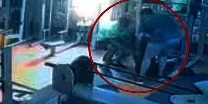 ജിമ്മില് വ്യായാമം ചെയ്യുന്നതിനിടെ യുവതി കുഴഞ്ഞുവീണ് മരിച്ചു ജിമ്മില് വ്യായാമം ചെയ്യുന്നതിനിടെ യുവതി കുഴഞ്ഞുവീണ് മരിച്ചു