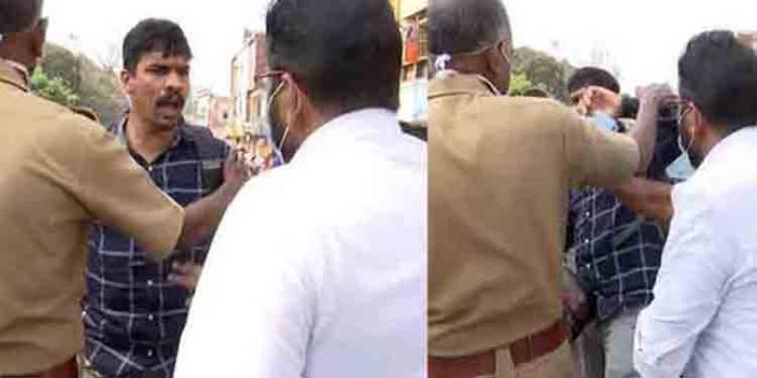 വഴിതടഞ്ഞ സമരക്കാരോട് കയര്ത്ത് ബൈക്ക് യാത്രികന് ; പിന്നീട് നടന്നത് കയ്യാങ്കളി വഴിതടഞ്ഞ സമരക്കാരോട് കയര്ത്ത് ബൈക്ക് യാത്രികന് ; പിന്നീട് നടന്നത് കയ്യാങ്കളി