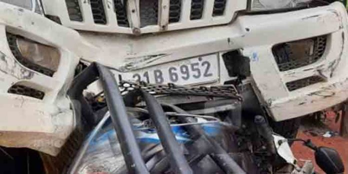 നിര്ത്തിയിട്ടിരുന്ന സ്കൂട്ടറിനു പിന്നില് കാറിടിച്ച് ഒരാള് മരിച്ചു നിര്ത്തിയിട്ടിരുന്ന സ്കൂട്ടറിനു പിന്നില് കാറിടിച്ച് ഒരാള് മരിച്ചു