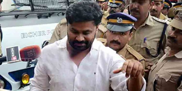 ചോദ്യം ചെയ്യൽ പൂർത്തിയായി ; നടിയെ ആക്രമിച്ച ദൃശ്യങ്ങൾ കണ്ടിട്ടില്ലെന്ന് നടൻ ദിലീപ് ചോദ്യം ചെയ്യൽ പൂർത്തിയായി ; നടിയെ ആക്രമിച്ച ദൃശ്യങ്ങൾ കണ്ടിട്ടില്ലെന്ന് നടൻ ദിലീപ്