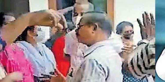 സില്വര് ലൈന് വിശദീകരണകത്തിന് ലഘുലേഖയുമായി എത്തിയ സിപിഎം പ്രാദേശിക നേതാക്കളെ കണ്ടംവഴി ഓടിച്ച് നാട്ടുകാര് സില്വര് ലൈന് വിശദീകരണകത്തിന് ലഘുലേഖയുമായി എത്തിയ സിപിഎം പ്രാദേശിക നേതാക്കളെ കണ്ടംവഴി ഓടിച്ച് നാട്ടുകാര്
