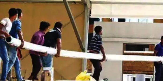 പണിമുടക്കില് ജനം വലഞ്ഞപ്പോള് ; സഖാക്കള്ക്ക് സൊറ പറയാനുള്ള വേദിയുടെ പണി തകൃതിയായി മുന്നോട്ട് പണിമുടക്കില് ജനം വലഞ്ഞപ്പോള് ; സഖാക്കള്ക്ക് സൊറ പറയാനുള്ള വേദിയുടെ പണി തകൃതിയായി മുന്നോട്ട്