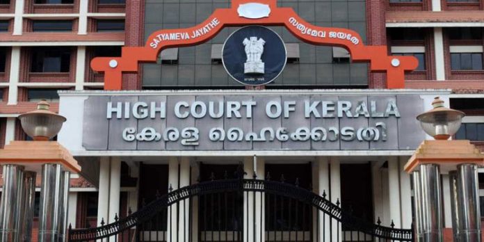 പൊതുസ്ഥലങ്ങളില് അനധികൃതമായി കൊടിമരം സ്ഥാപിക്കുന്നത് തടയാന് ചട്ടം കൊണ്ടുവരാന് ഉന്നതതല സമിതി പൊതുസ്ഥലങ്ങളില് അനധികൃതമായി കൊടിമരം സ്ഥാപിക്കുന്നത് തടയാന് ചട്ടം കൊണ്ടുവരാന് ഉന്നതതല സമിതി
