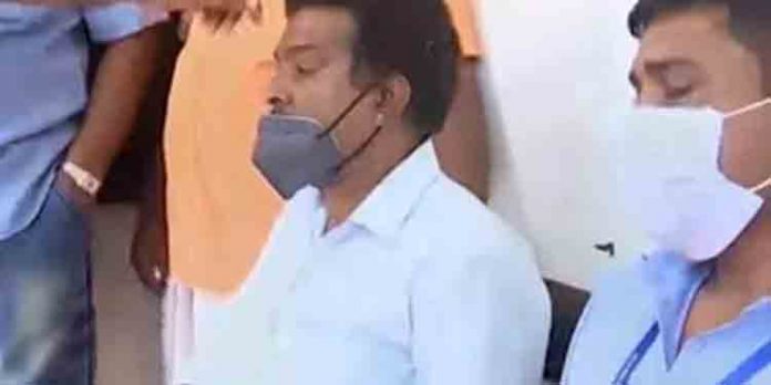 തലസ്ഥാനത്ത് പണിമുടക്ക് അനുകൂലികളുടെ അഴിഞ്ഞാട്ടം ; കെഎസ്ആര്ടിസി കണ്ടക്ടറെയും ഡ്രൈവറെയും സമരക്കാര് മര്ദിച്ചു തലസ്ഥാനത്ത് പണിമുടക്ക് അനുകൂലികളുടെ അഴിഞ്ഞാട്ടം ; കെഎസ്ആര്ടിസി കണ്ടക്ടറെയും ഡ്രൈവറെയും സമരക്കാര് മര്ദിച്ചു