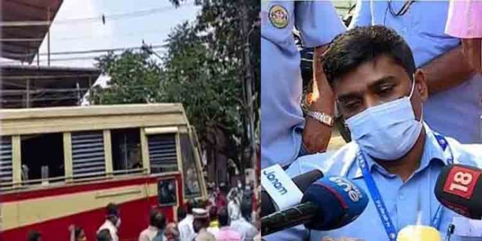 ബസ് തടഞ്ഞ് നിറുത്തി ദേഹത്ത് തുപ്പി ; കെഎസ്ആർടിസി ജീവനക്കാരെ ആക്രമിച്ച 50 പേർക്കെതിരെ കേസ് ബസ് തടഞ്ഞ് നിറുത്തി ദേഹത്ത് തുപ്പി ; കെഎസ്ആർടിസി ജീവനക്കാരെ ആക്രമിച്ച 50 പേർക്കെതിരെ കേസ്