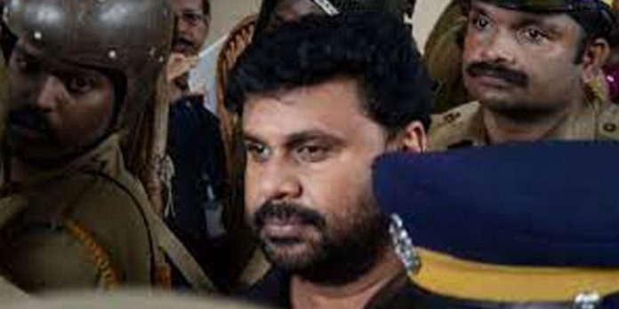വെറുതെ പറഞ്ഞാൽ ഗൂഢാലോചനയാകുമോയെന്ന് ഹൈക്കോടതി ; പീഡിപ്പിക്കുന്നെന്ന് ദിലീപ് വെറുതെ പറഞ്ഞാൽ ഗൂഢാലോചനയാകുമോയെന്ന് ഹൈക്കോടതി ; പീഡിപ്പിക്കുന്നെന്ന് ദിലീപ്