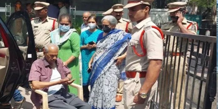 കാണാതായ വയോധികനെ യൂണിയന് ബാങ്കിലെ ലോക്കര് മുറിയില് നിന്നും കണ്ടെത്തി കാണാതായ വയോധികനെ യൂണിയന് ബാങ്കിലെ ലോക്കര് മുറിയില് നിന്നും കണ്ടെത്തി