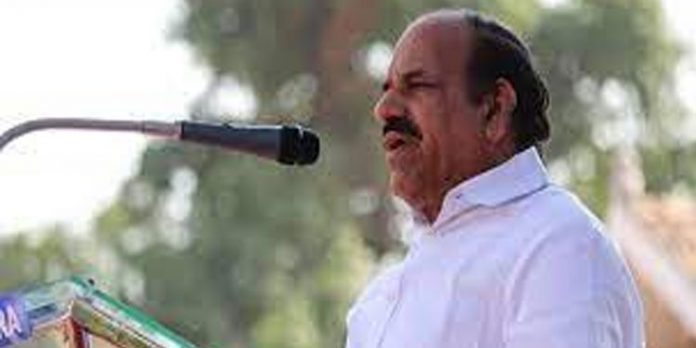 എളമരം കരീമിനെ കൊണ്ടുവന്നു നിര്ത്തിയാല് തൊടാന് ധൈര്യമുണ്ടോ? ഭീഷണിയുമായി കൊടിയേരി എളമരം കരീമിനെ കൊണ്ടുവന്നു നിര്ത്തിയാല് തൊടാന് ധൈര്യമുണ്ടോ? ഭീഷണിയുമായി കൊടിയേരി