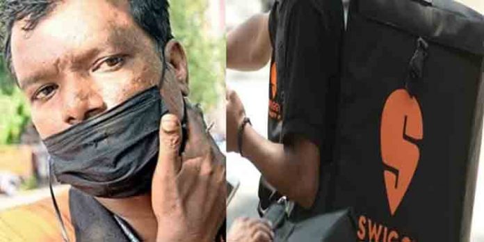 ലാബ് ടെക്നീഷ്യനായ യുവതി ഡെലിവറി ബോയിയുടെ ദേഹത്തേക്ക് ചൂടുള്ള ഭക്ഷണം വലിച്ചെറിഞ്ഞു ലാബ് ടെക്നീഷ്യനായ യുവതി ഡെലിവറി ബോയിയുടെ ദേഹത്തേക്ക് ചൂടുള്ള ഭക്ഷണം വലിച്ചെറിഞ്ഞു