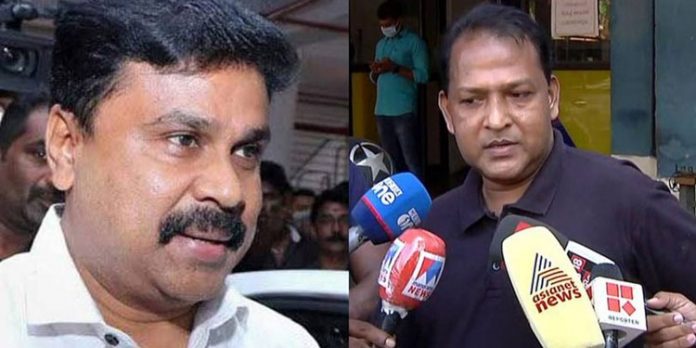 കോടതി രേഖകള് ദിലീപിന്റെ ഫോണില് ലഭിച്ച സംഭവം ; കോടതി ജീവനക്കാരെ ചോദ്യം ചെയ്യാന് വിചാരണക്കോടതിയുടെ അനുമതി തേടും കോടതി രേഖകള് ദിലീപിന്റെ ഫോണില് ലഭിച്ച സംഭവം ; കോടതി ജീവനക്കാരെ ചോദ്യം ചെയ്യാന് വിചാരണക്കോടതിയുടെ അനുമതി തേടും