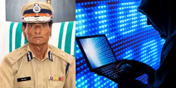 സംസ്ഥാന പോലീസ് മേധാവിയുടെ പേരിലും തട്ടിപ്പ് ; അധ്യാപികയിൽ നിന്നും തട്ടിയത് 14 ലക്ഷം സംസ്ഥാന പോലീസ് മേധാവിയുടെ പേരിലും തട്ടിപ്പ് ; അധ്യാപികയിൽ നിന്നും തട്ടിയത് 14 ലക്ഷം