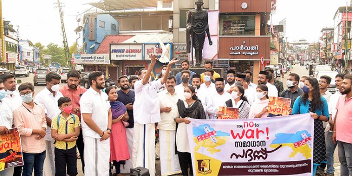 യുദ്ധം മാനവരാശിയുടെ നിലനിൽപ്പിന് ഭീഷണി : അഡ്വ ഓമല്ലൂർ ശങ്കരൻ യുദ്ധം മാനവരാശിയുടെ നിലനിൽപ്പിന് ഭീഷണി : അഡ്വ ഓമല്ലൂർ ശങ്കരൻ