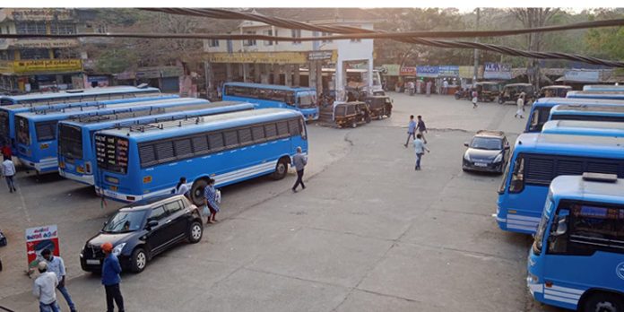 നിയമങ്ങൾ കർശനമാക്കി ; നടപടികളിൽ ഭയന്ന് ഓട്ടം നിർത്തി റാന്നിയിലെ സ്വകാര്യ ബസുകൾ നിയമങ്ങൾ കർശനമാക്കി ; നടപടികളിൽ ഭയന്ന് ഓട്ടം നിർത്തി റാന്നിയിലെ സ്വകാര്യ ബസുകൾ