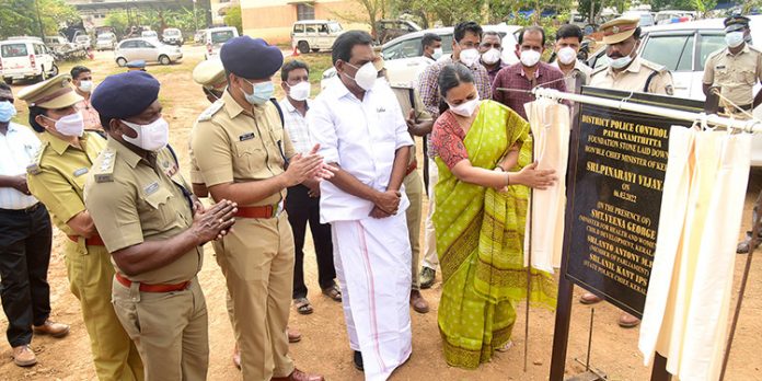 ആധുനിക പോലീസ് സ്റ്റേഷനുകള് ജില്ലാ ആസ്ഥാനത്തിന്റെ മുഖച്ഛായ മാറ്റും : മന്ത്രി വീണാ ജോര്ജ് ആധുനിക പോലീസ് സ്റ്റേഷനുകള് ജില്ലാ ആസ്ഥാനത്തിന്റെ മുഖച്ഛായ മാറ്റും : മന്ത്രി വീണാ ജോര്ജ്