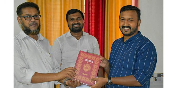 മലയാള ഖുർആൻ പരിഭാഷ വിതരണ ജില്ലാതല ഉദ്ഘാടനം നടന്നു മലയാള ഖുർആൻ പരിഭാഷ വിതരണ ജില്ലാതല ഉദ്ഘാടനം നടന്നു