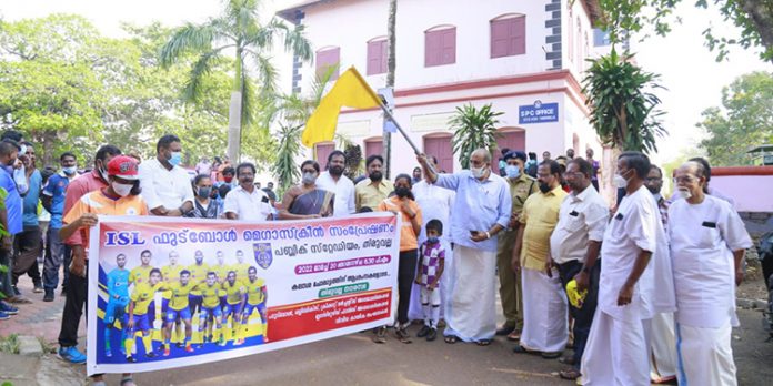 ഐഎസ്എൽ ഫുട്ബോൾ ഫൈനലിനെ വരവേറ്റ് വിളംബര ഘോഷയാത്ര നടത്തി ഐഎസ്എൽ ഫുട്ബോൾ ഫൈനലിനെ വരവേറ്റ് വിളംബര ഘോഷയാത്ര നടത്തി