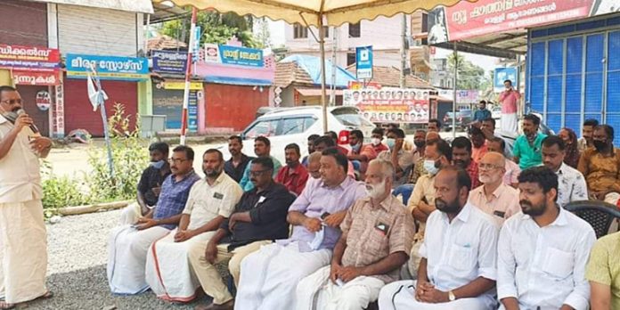 കോന്നിയിൽ പൊതു പണിമുടക്ക് പൂർണ്ണം കോന്നിയിൽ പൊതു പണിമുടക്ക് പൂർണ്ണം