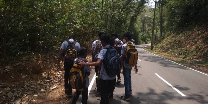 സ്വകാര്യ ബസ് സമരത്തിലും പണിമുടക്കിലും വലഞ്ഞ് മലയോര മേഖല സ്വകാര്യ ബസ് സമരത്തിലും പണിമുടക്കിലും വലഞ്ഞ് മലയോര മേഖല