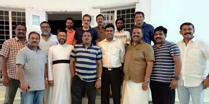 അവർ ഒത്തുചേർന്നു നാടിന്റ ഹരിത സ്മരണകളുമായി അവർ ഒത്തുചേർന്നു നാടിന്റ ഹരിത സ്മരണകളുമായി