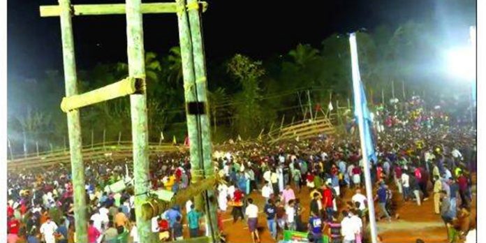 വണ്ടൂരിൽ ഫുട്ബോൾ മത്സരത്തിനിടെ ഗ്യാലറി തകർന്ന് നിരവധിപേർക്ക് പരിക്ക് ; മൂന്ന് പേരുടെ നിലഗുരുതരം വണ്ടൂരിൽ ഫുട്ബോൾ മത്സരത്തിനിടെ ഗ്യാലറി തകർന്ന് നിരവധിപേർക്ക് പരിക്ക് ; മൂന്ന് പേരുടെ നിലഗുരുതരം