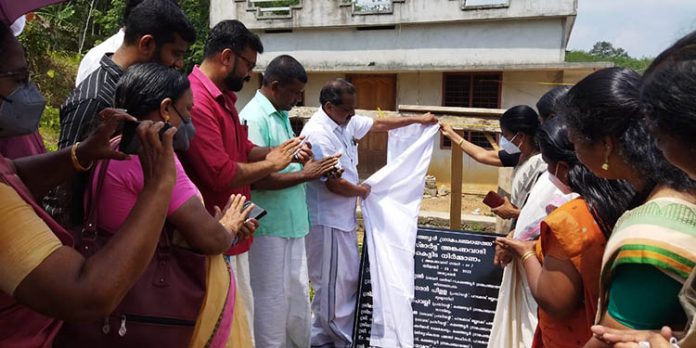 സ്മാർട്ട് അംഗൻവാടിക്ക് ശിലാസ്ഥാപനം നടത്തി സ്മാർട്ട് അംഗൻവാടിക്ക് ശിലാസ്ഥാപനം നടത്തി