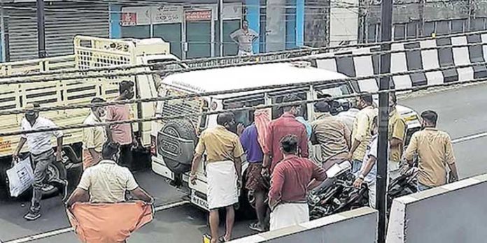 ഭാര്യ കാണാന് വിസമ്മതിച്ചു ; ആത്മഹത്യാ ഭീഷണി മുഴക്കി യുവാവ് ഭാര്യ കാണാന് വിസമ്മതിച്ചു ; ആത്മഹത്യാ ഭീഷണി മുഴക്കി യുവാവ്