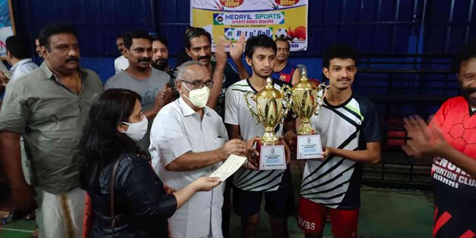 ജന്യുവിൻ ബാഡ്മിന്റൺ ടൂർണ്ണമെന്റ് ; കണ്ണൻ ആന്റ് സൗരജ് ടീം ജനറൽ വിഭാഗത്തിൽ ജേതാക്കൾ ജന്യുവിൻ ബാഡ്മിന്റൺ ടൂർണ്ണമെന്റ് ; കണ്ണൻ ആന്റ് സൗരജ് ടീം ജനറൽ വിഭാഗത്തിൽ ജേതാക്കൾ