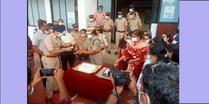 ലോക വനിതാദിനാചരണത്തിൽ പങ്കുചേർന്ന് പോലീസും ലോക വനിതാദിനാചരണത്തിൽ പങ്കുചേർന്ന് പോലീസും