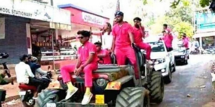 കോളേജ് ഗ്രൗണ്ടിലെ കാര് അഭ്യാസം ; വിദ്യാര്ത്ഥികള്ക്കെതിരെ മോട്ടോര് വാഹന വകുപ്പ് കേസെടുത്തു കോളേജ് ഗ്രൗണ്ടിലെ കാര് അഭ്യാസം ; വിദ്യാര്ത്ഥികള്ക്കെതിരെ മോട്ടോര് വാഹന വകുപ്പ് കേസെടുത്തു