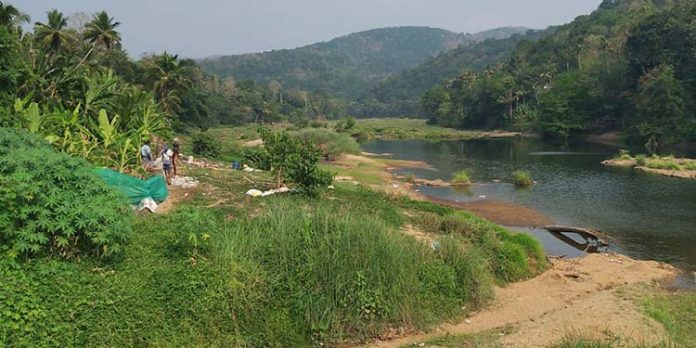 പമ്പാനദിയുടെ തീരങ്ങളില് കൈയ്യേറ്റം വ്യാപകമാകുന്നു പമ്പാനദിയുടെ തീരങ്ങളില് കൈയ്യേറ്റം വ്യാപകമാകുന്നു