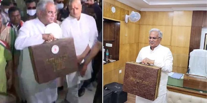 ചാണകത്തില് നിര്മ്മിച്ച പെട്ടിയില് അവതരിപ്പിക്കാനുള്ള ബജറ്റ് കൊണ്ടുവന്ന് ഛത്തീസ്ഗഢ് മുഖ്യമന്ത്രി ചാണകത്തില് നിര്മ്മിച്ച പെട്ടിയില് അവതരിപ്പിക്കാനുള്ള ബജറ്റ് കൊണ്ടുവന്ന് ഛത്തീസ്ഗഢ് മുഖ്യമന്ത്രി