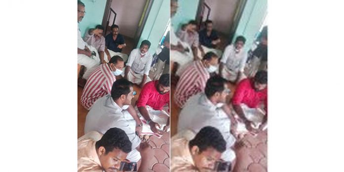 കോന്നി പഞ്ചായത്ത് ബജറ്റ് അവതരണം എൽഡിഎഫ് അംഗങ്ങളുടെ സമരത്തെ തുടർന്ന് അലങ്കോലപ്പെട്ടു കോന്നി പഞ്ചായത്ത് ബജറ്റ് അവതരണം എൽഡിഎഫ് അംഗങ്ങളുടെ സമരത്തെ തുടർന്ന് അലങ്കോലപ്പെട്ടു
