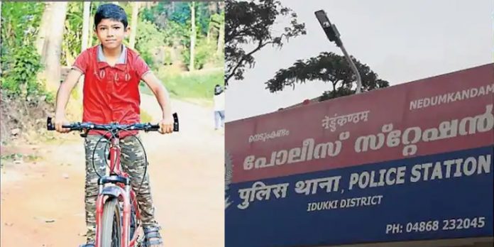 ഗിയറുള്ള സൈക്കിള് ഓടിക്കാന് ലൈസന്സ് വേണമെന്ന് അമ്മ ; അപേക്ഷയുമായി പോലീസ് സ്റ്റേഷനിൽ എത്തി നാലാം ക്ലാസുകാരന് ഗിയറുള്ള സൈക്കിള് ഓടിക്കാന് ലൈസന്സ് വേണമെന്ന് അമ്മ ; അപേക്ഷയുമായി പോലീസ് സ്റ്റേഷനിൽ എത്തി നാലാം ക്ലാസുകാരന്