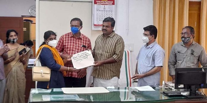 റവന്യൂ അദാലത്ത് : ഭൂമി തരം മാറ്റാൻ നല്കിയ 26 അപേക്ഷകൾ തീർപ്പാക്കി റവന്യൂ അദാലത്ത് : ഭൂമി തരം മാറ്റാൻ നല്കിയ 26 അപേക്ഷകൾ തീർപ്പാക്കി
