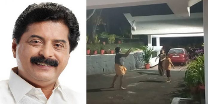 ഭാര്യയുമായി ചേര്ന്നൊരു വോളിബോള് പ്രാക്ടീസ് ; വീഡിയോ പങ്കുവച്ച് മന്ത്രി ഭാര്യയുമായി ചേര്ന്നൊരു വോളിബോള് പ്രാക്ടീസ് ; വീഡിയോ പങ്കുവച്ച് മന്ത്രി