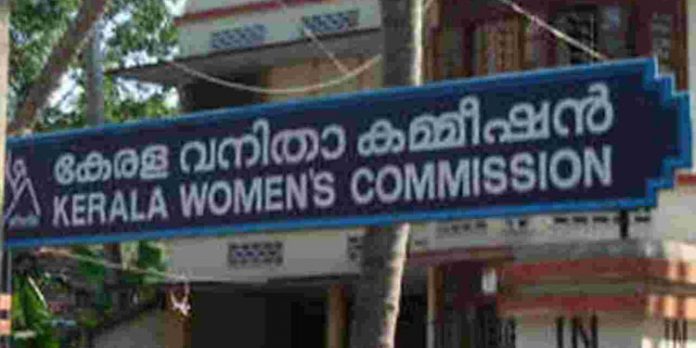 വനിതാ കമ്മീഷന് സിറ്റിംഗ് ; പരിഗണിച്ച 58 പരാതിയില് 29 കേസുകള് തീര്പ്പായി വനിതാ കമ്മീഷന് സിറ്റിംഗ് ; പരിഗണിച്ച 58 പരാതിയില് 29 കേസുകള് തീര്പ്പായി