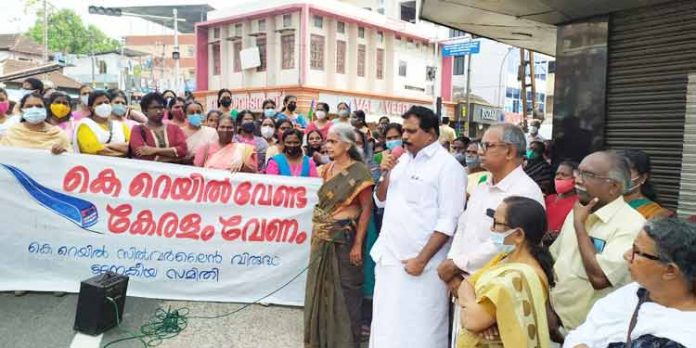 സിന്ധു ജെയിംസിനെ അറസ്റ്റ് ചെയ്ത് ജയിലിലടച്ചത് ഇടതു സര്ക്കാരിന്റെ കിരാതമായ നടപടി : കൊടിക്കുന്നില് സുരേഷ് സിന്ധു ജെയിംസിനെ അറസ്റ്റ് ചെയ്ത് ജയിലിലടച്ചത് ഇടതു സര്ക്കാരിന്റെ കിരാതമായ നടപടി : കൊടിക്കുന്നില് സുരേഷ്