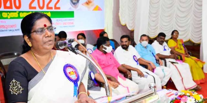 നാലു വര്ഷം കൊണ്ട് പാല് ഉത്പാദനത്തില് കേരളത്തെ ഒന്നാമതെത്തിക്കുക ലക്ഷ്യം : മന്ത്രി ജെ.ചിഞ്ചുറാണി നാലു വര്ഷം കൊണ്ട് പാല് ഉത്പാദനത്തില് കേരളത്തെ ഒന്നാമതെത്തിക്കുക ലക്ഷ്യം : മന്ത്രി ജെ.ചിഞ്ചുറാണി